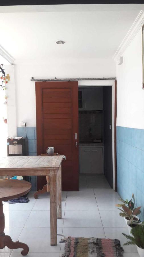 Sanata Yoga Guesthouse Canggu Buitenkant foto