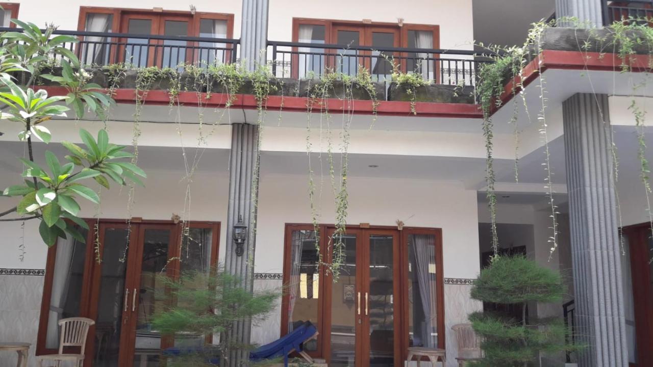 Sanata Yoga Guesthouse Canggu Buitenkant foto