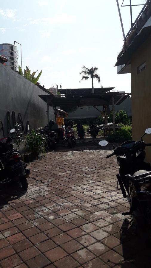 Sanata Yoga Guesthouse Canggu Buitenkant foto