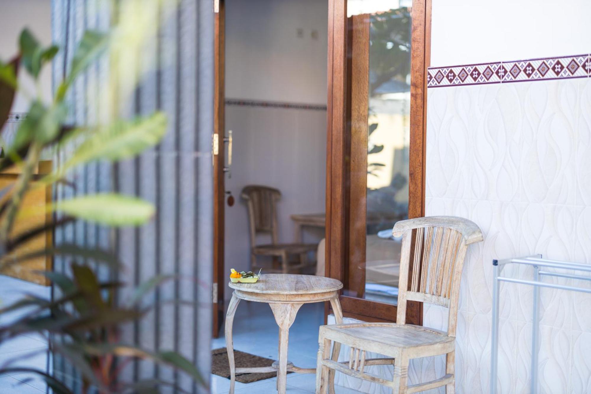 Sanata Yoga Guesthouse Canggu Buitenkant foto
