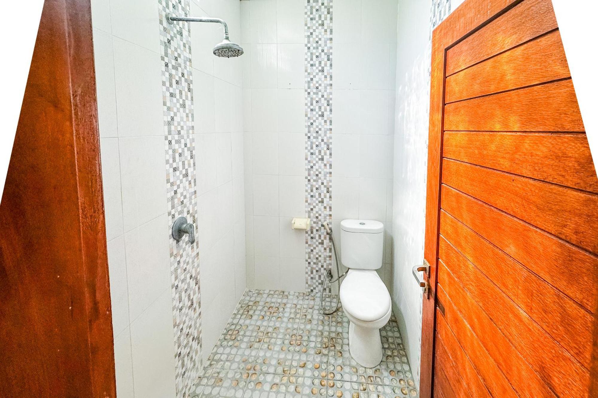 Sanata Yoga Guesthouse Canggu Buitenkant foto