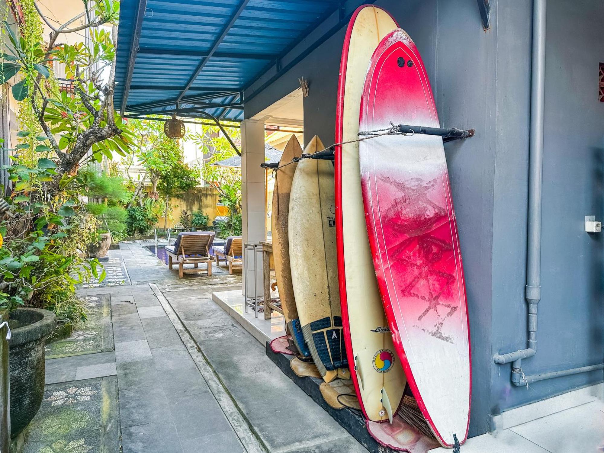 Sanata Yoga Guesthouse Canggu Buitenkant foto