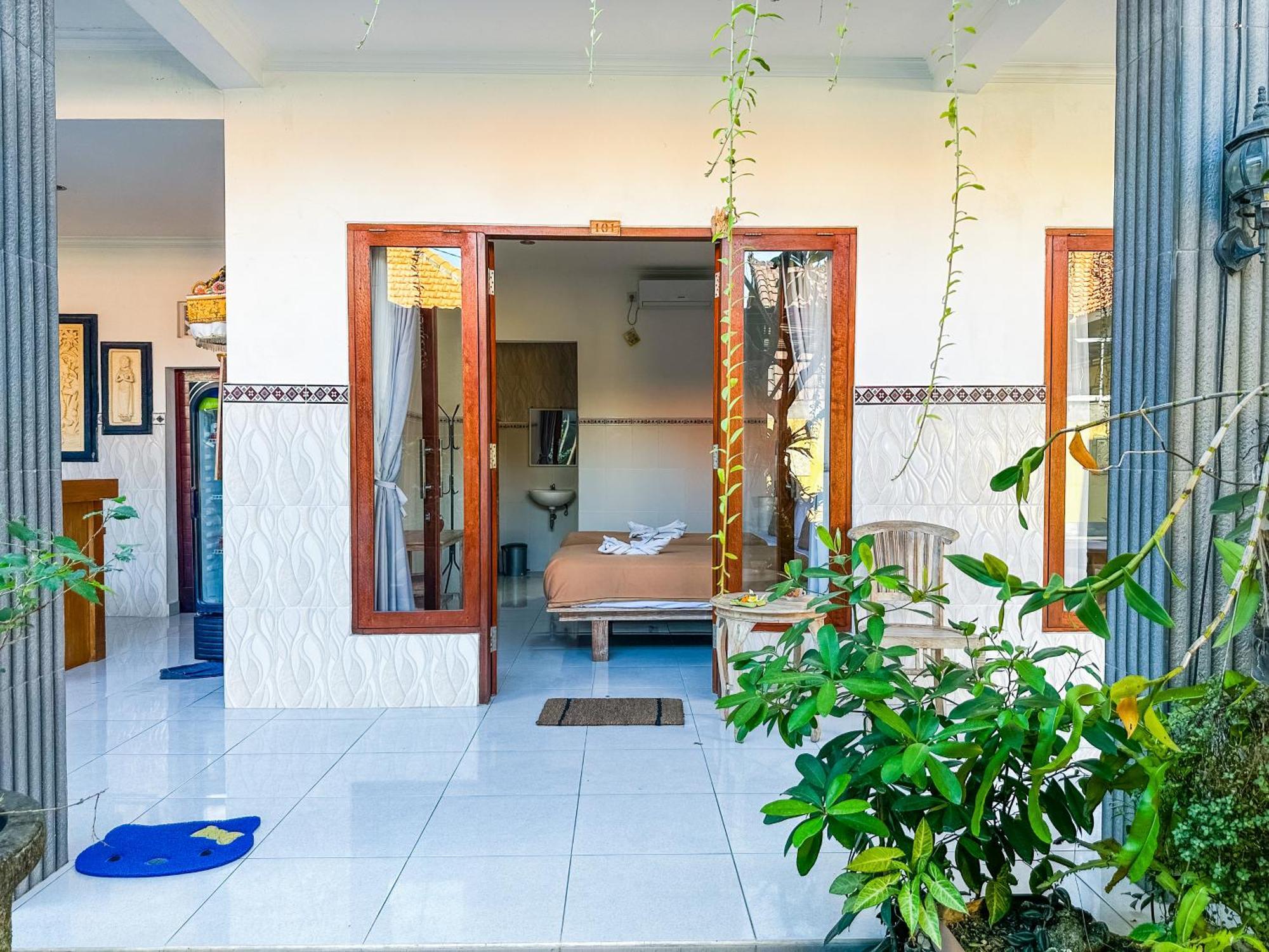 Sanata Yoga Guesthouse Canggu Buitenkant foto