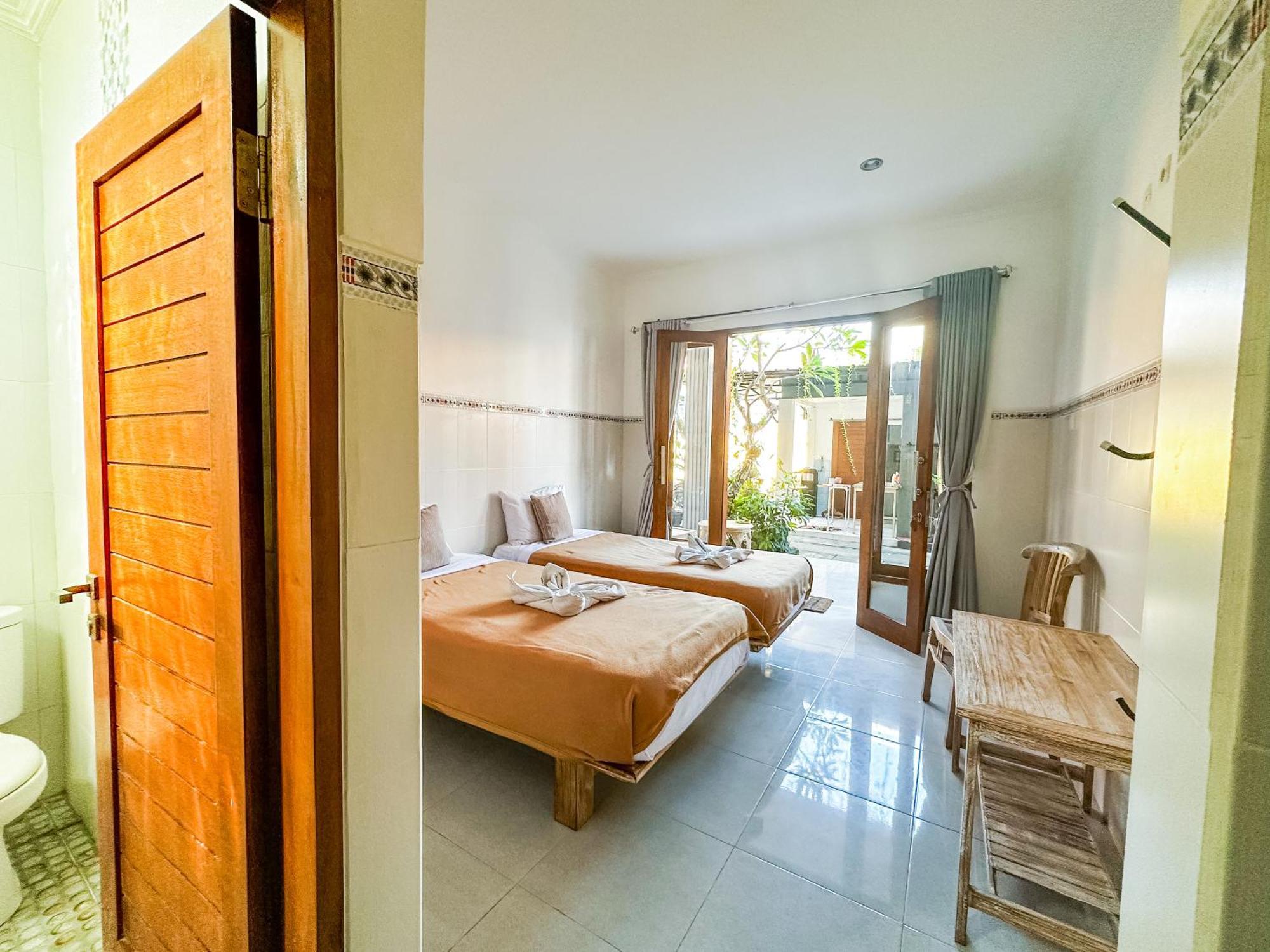 Sanata Yoga Guesthouse Canggu Buitenkant foto