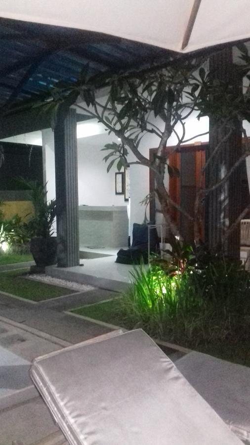 Sanata Yoga Guesthouse Canggu Buitenkant foto