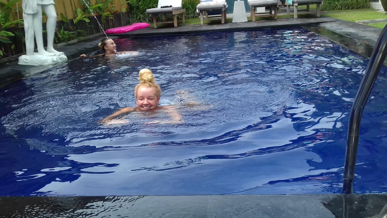 Sanata Yoga Guesthouse Canggu Buitenkant foto
