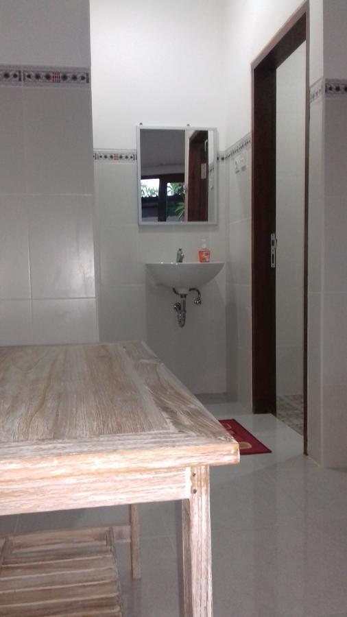 Sanata Yoga Guesthouse Canggu Buitenkant foto